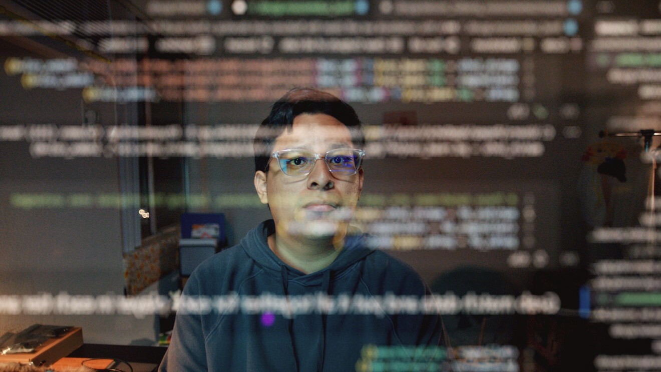 A photo of José Tapia looking at a monitor of a computer.