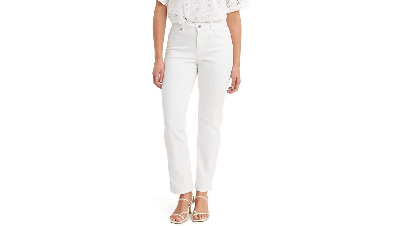 An image showing white Levi jeans available on Amazon.