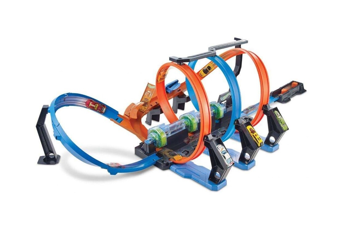 The Hot Wheels corkscrew crash track set with 3 crash zones and boosted crashing and smashing. Comes with 1 Hot Wheels die-cast car.