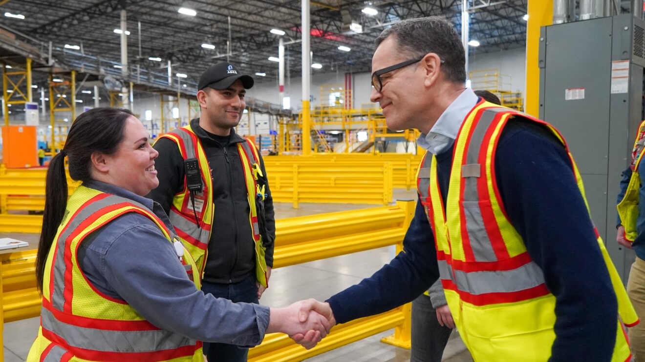 Amazon Stores CEO Doug Herrington meets with Amazon employees.